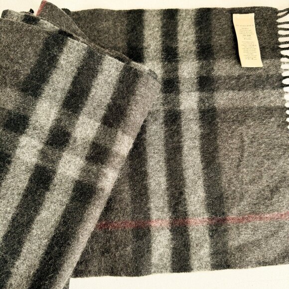 Burberry Cashmere Gray Plaid Print Made in Scotland Scarf - Picture 8 of 9